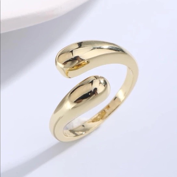 18K Gold Plated Hug Ring - Picture 3 of 6